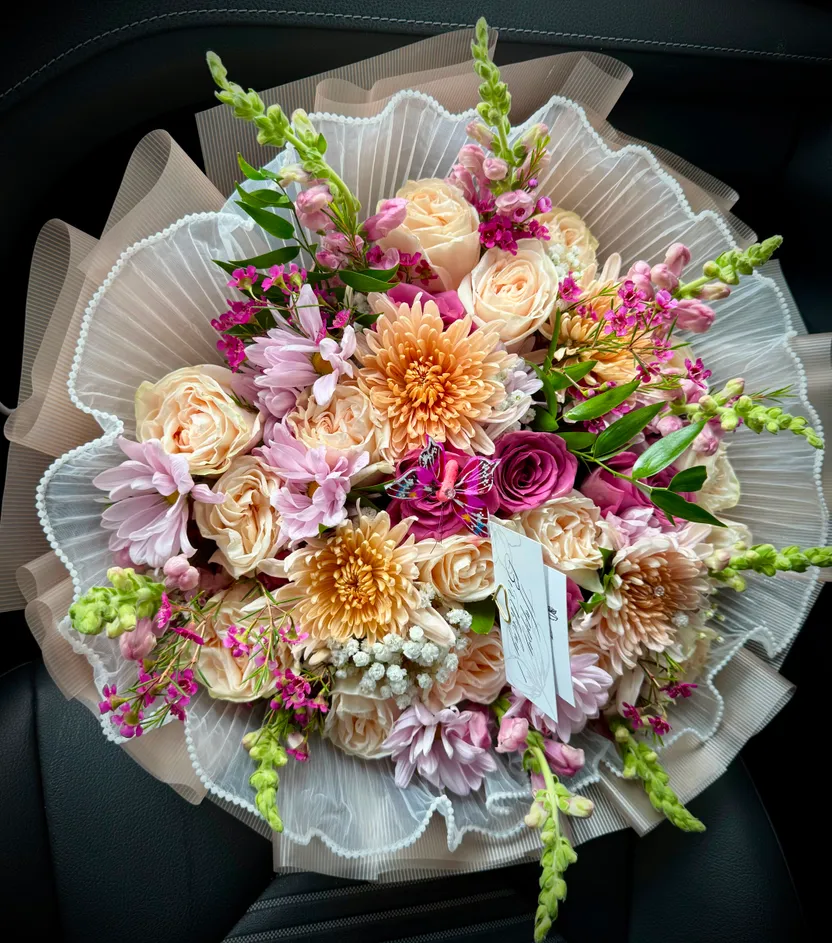 Studio bouquet composition